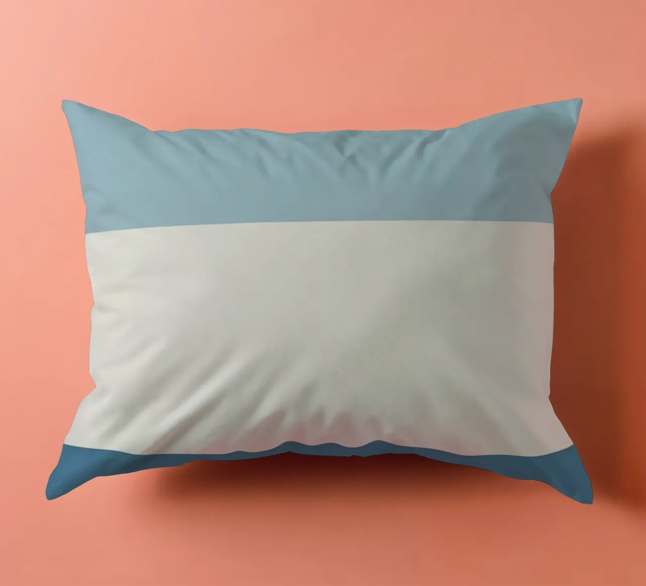 Semplice linea orizzontale che divide la composizione cuscino da LIFESTYLE OBJECTS