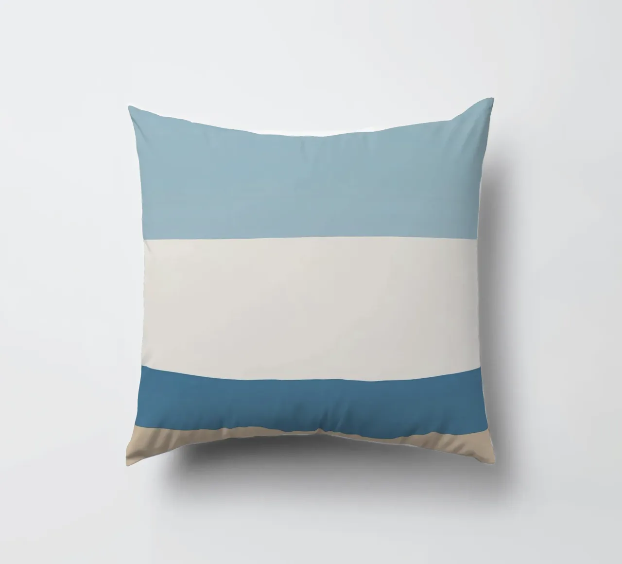 Semplice linea orizzontale che divide la composizione cuscino da LIFESTYLE OBJECTS