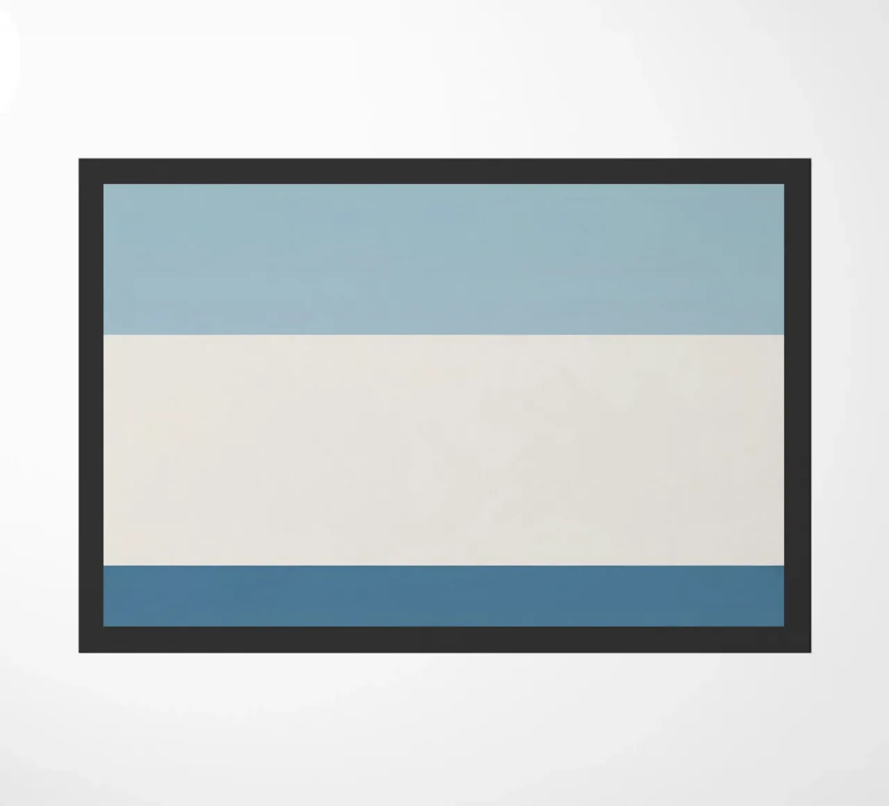 Semplice linea orizzontale che divide la composizione zerbino da LIFESTYLE OBJECTS