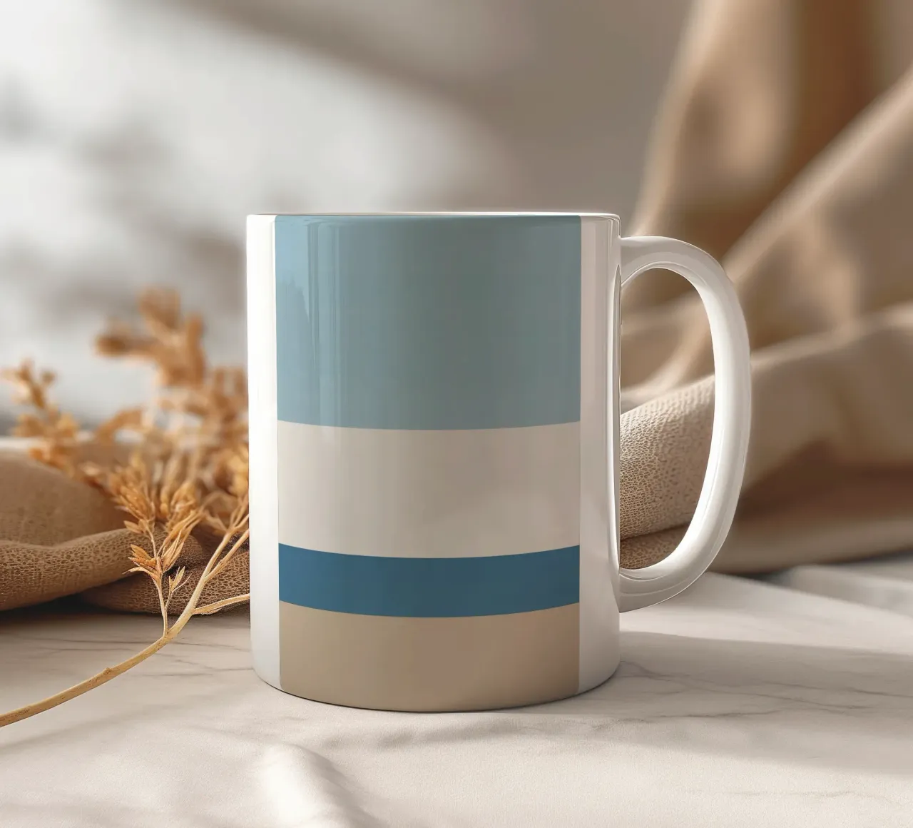Semplice linea orizzontale che divide la composizione tazza in ceramica da LIFESTYLE OBJECTS
