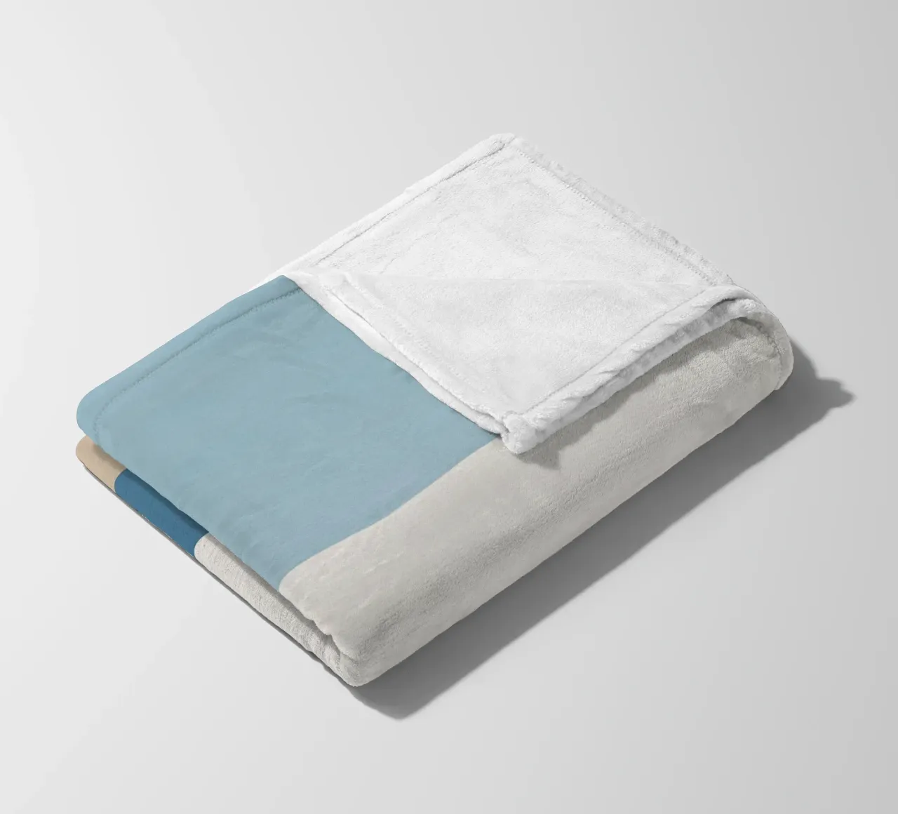 Semplice linea orizzontale che divide la composizione coperta in pile da LIFESTYLE OBJECTS