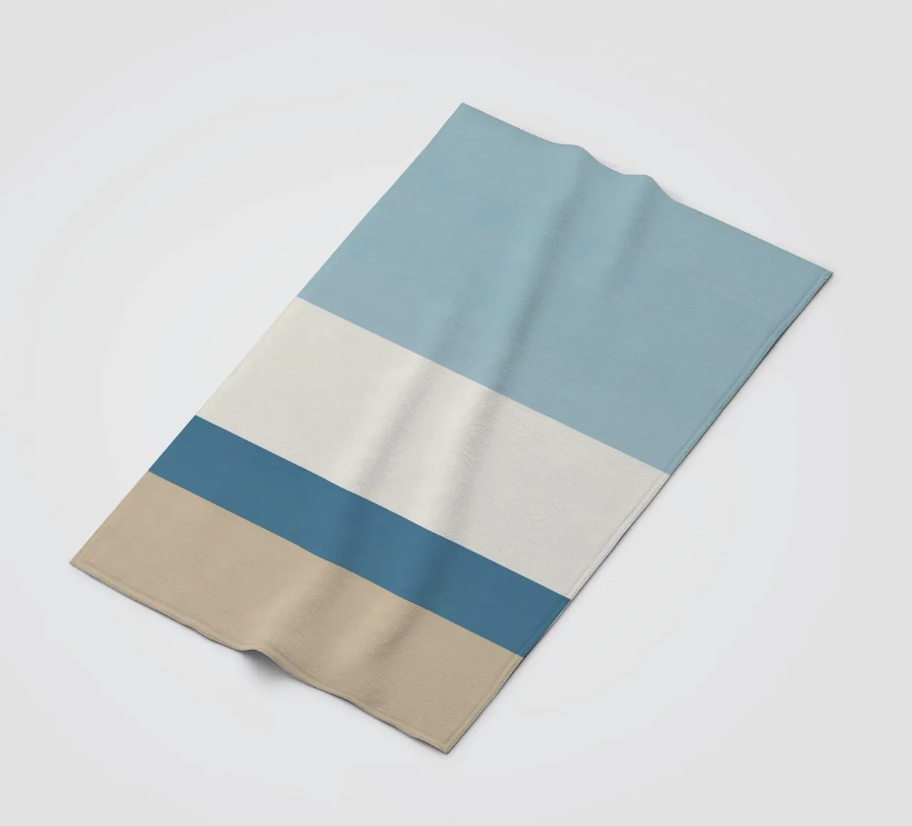 Semplice linea orizzontale che divide la composizione coperta in pile da LIFESTYLE OBJECTS