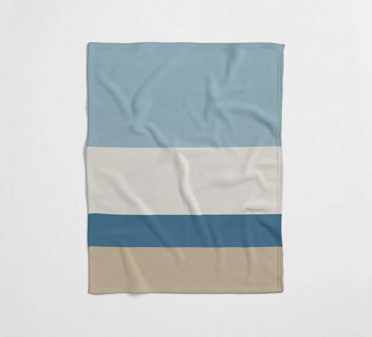 Semplice linea orizzontale che divide la composizione coperta in pile da LIFESTYLE OBJECTS
