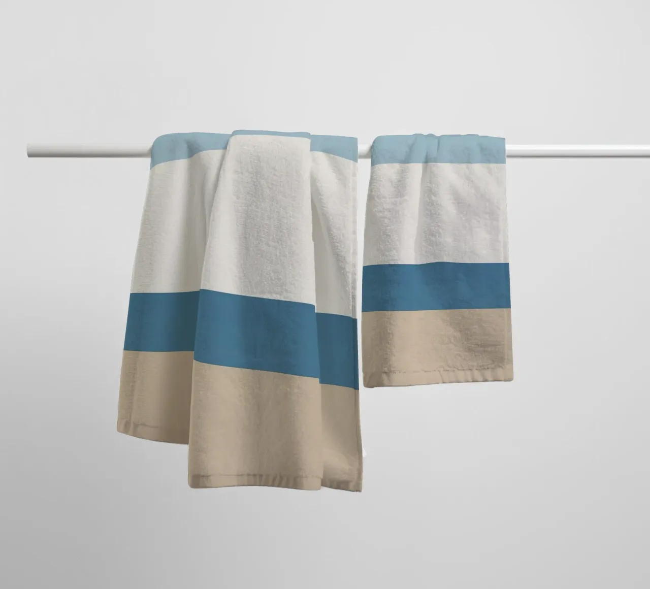 Semplice linea orizzontale che divide la composizione asciugamano da bagno da LIFESTYLE OBJECTS