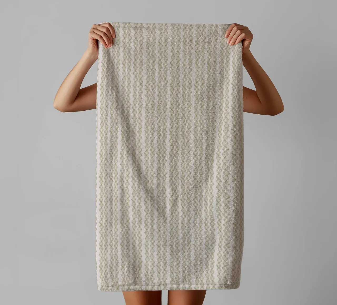 Algae Braids on pink asciugamano da bagno da Mandalla Pattern