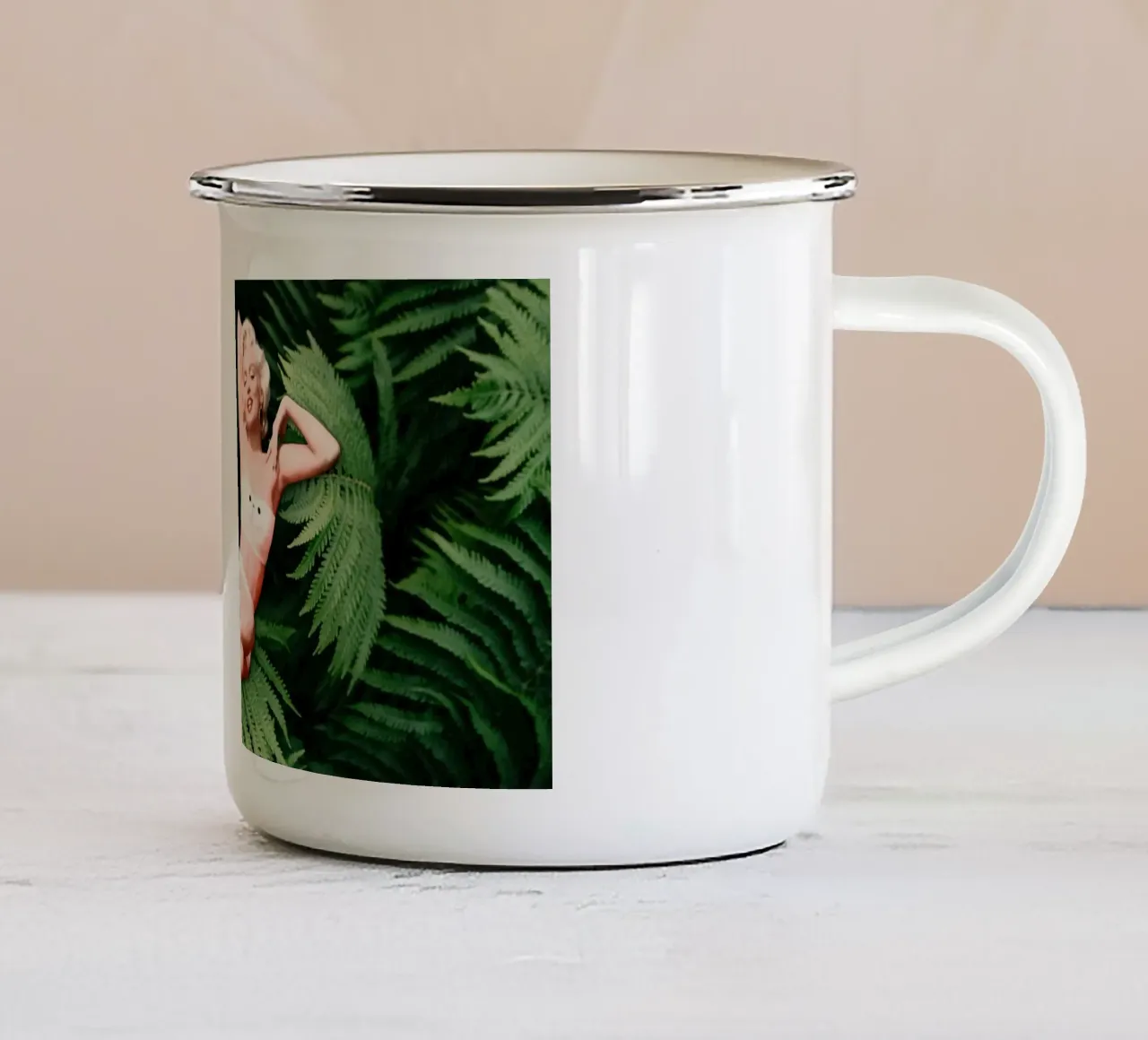 Marilyn Loves Nature #1 tazza in smalto da DesmondBates