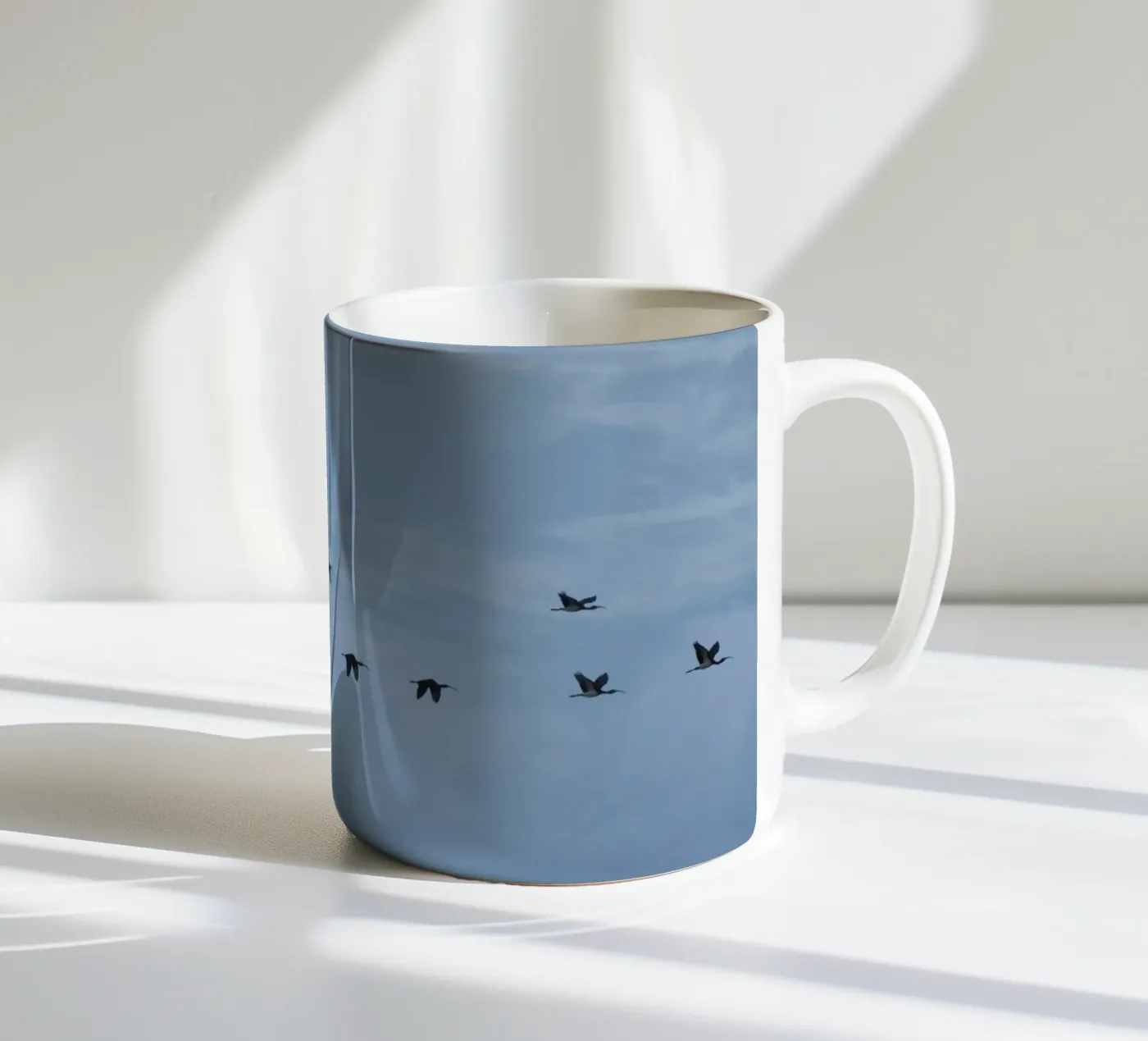 Flying tazza in ceramica da Carol Maia