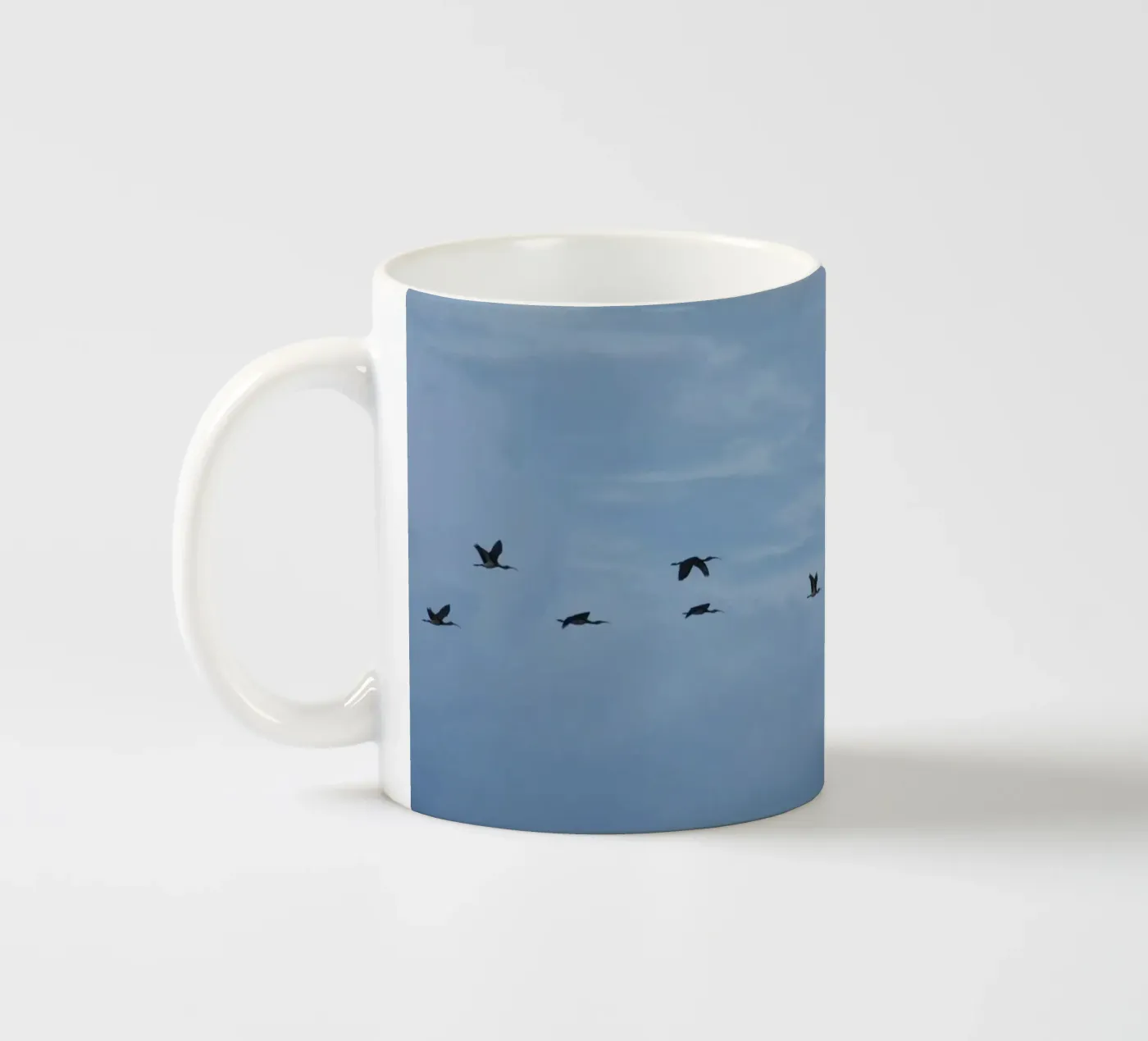 Flying tazza in ceramica da Carol Maia