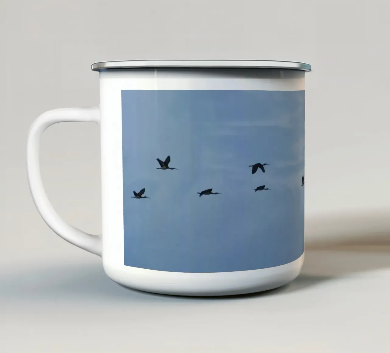 Flying tazza in smalto da Carol Maia