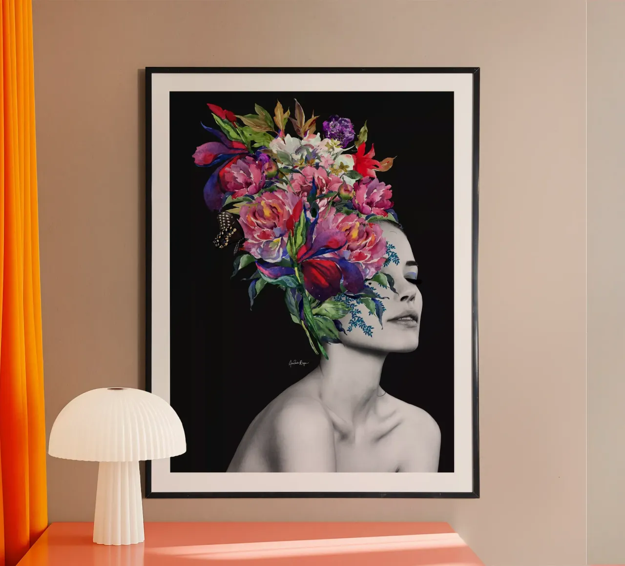 Galliano poster con telaio in plastica da Ana Paula Hoppe
