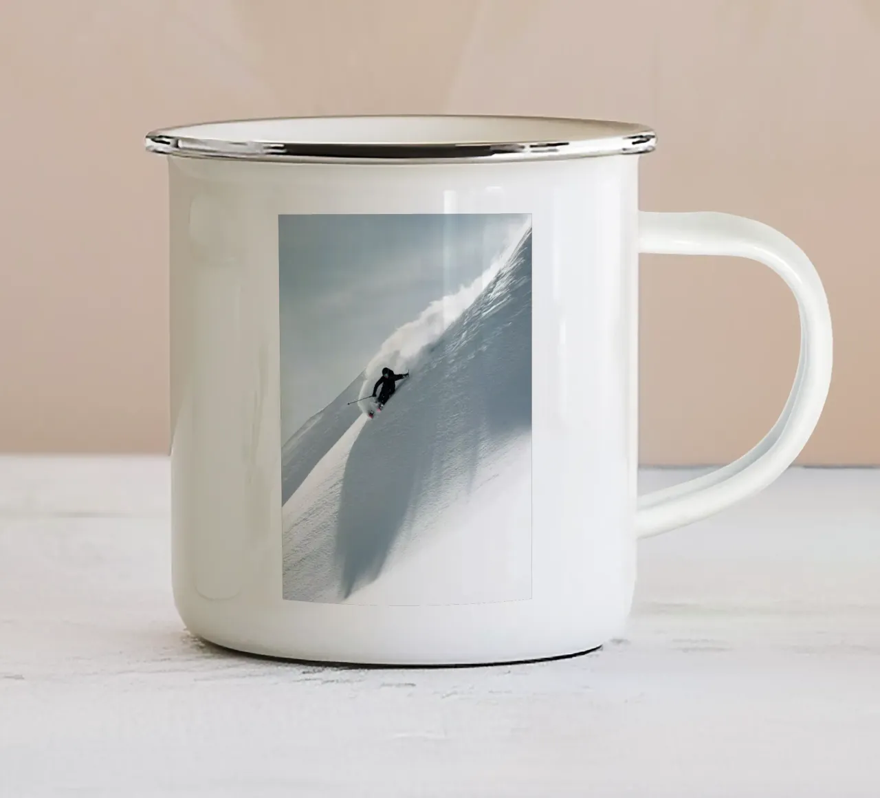 Coming Down From the Mountain tazza in smalto da LucasWest