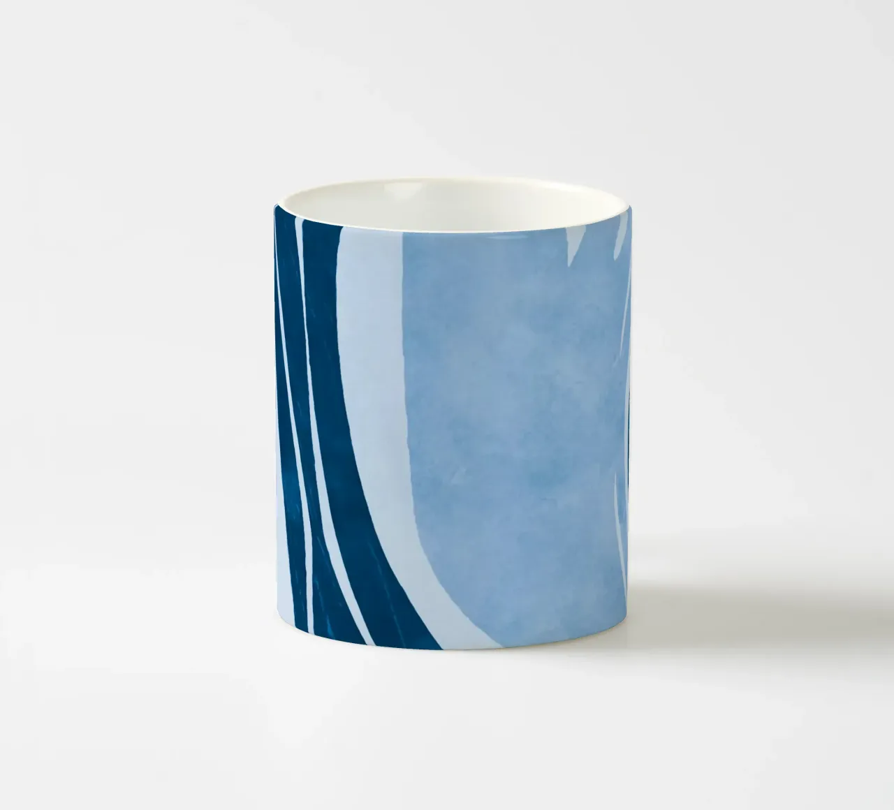 Forme contemporanee e forme blu tazza in ceramica da Andrea Haase Modern Home