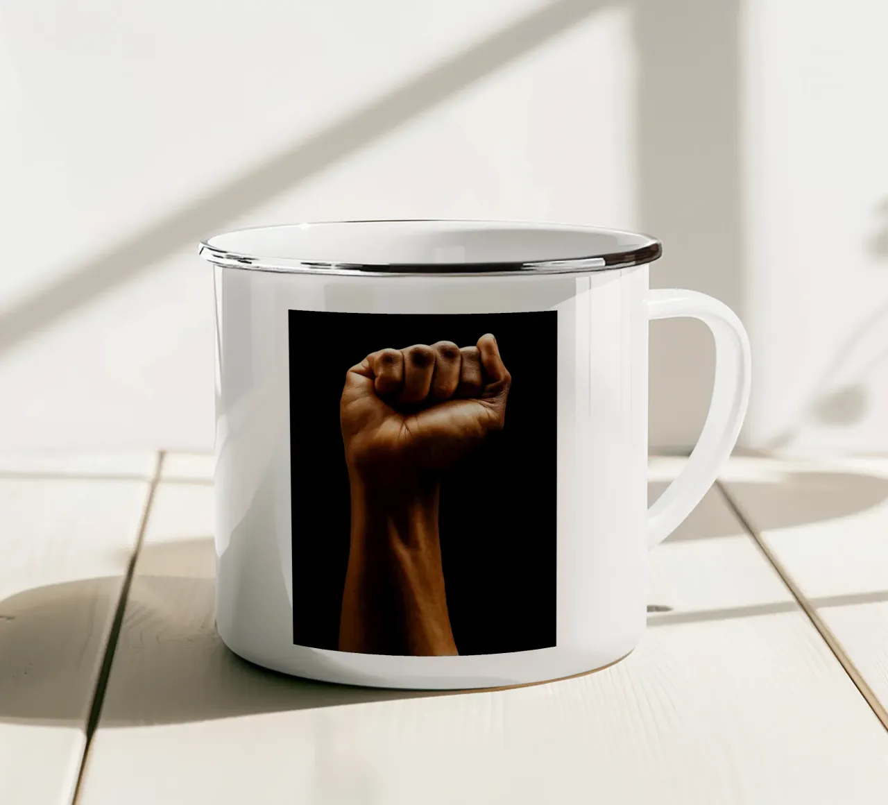 mani strette tazza in smalto da PASMING