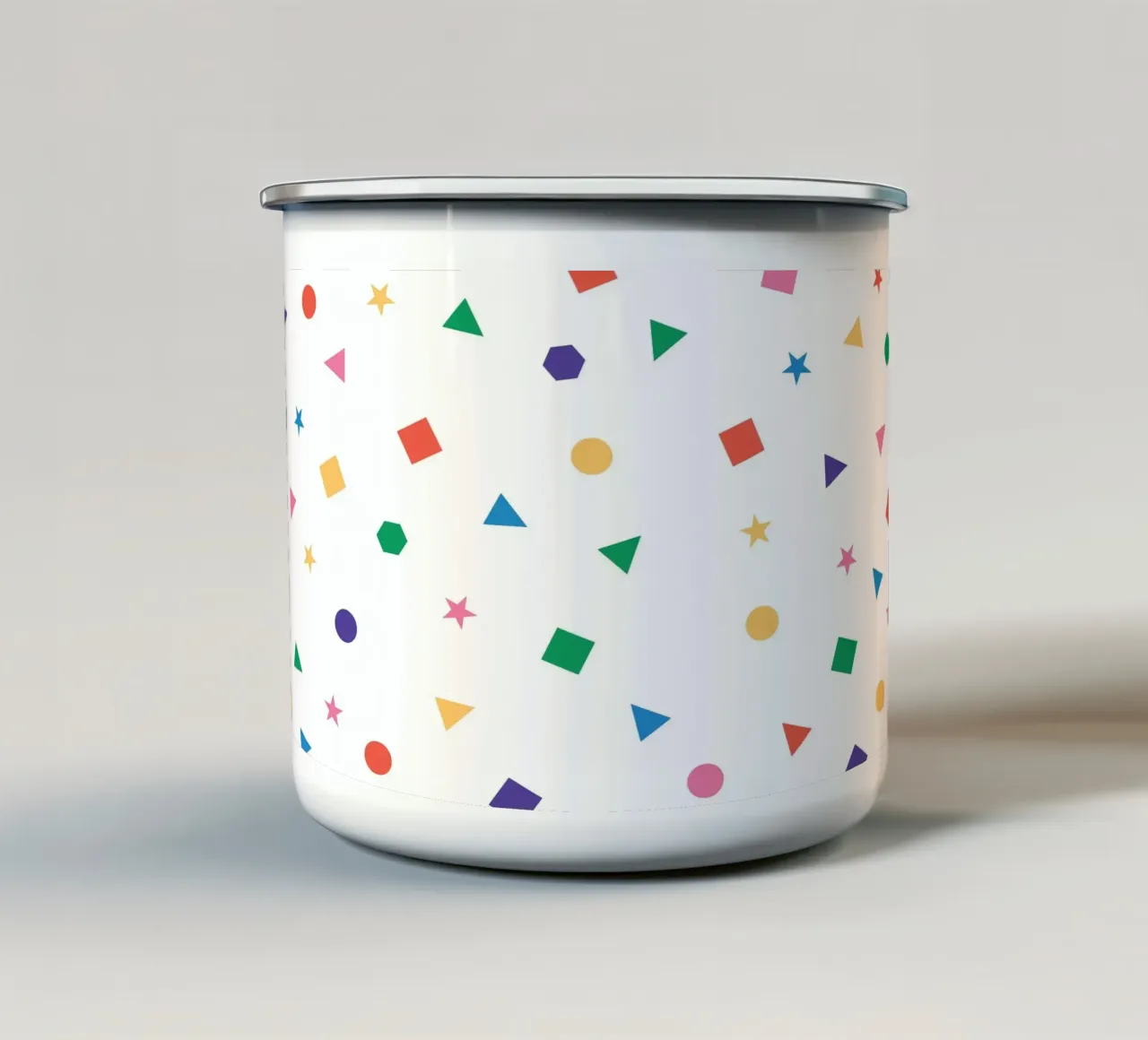 Forma geometrica colorata tazza in smalto da Studio Fun Boy
