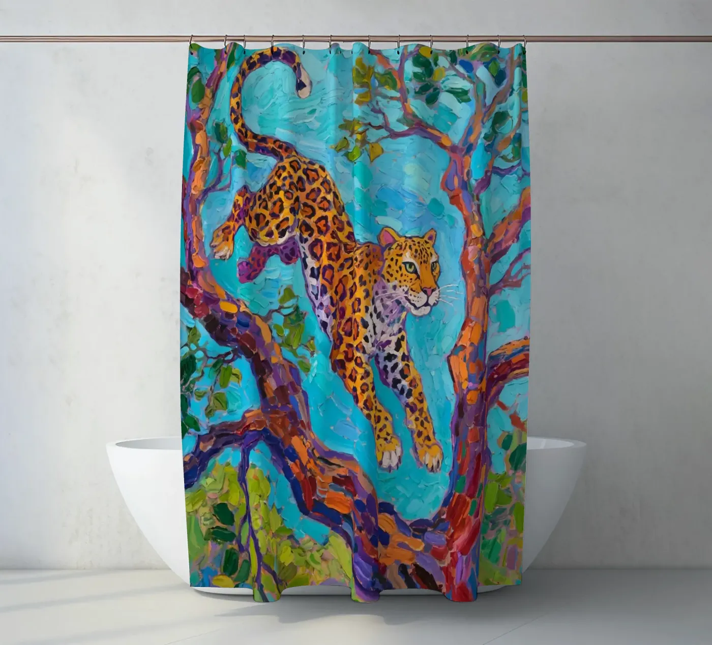 Leopard springt zwischen Baum Duschvorhang von Slash Shop