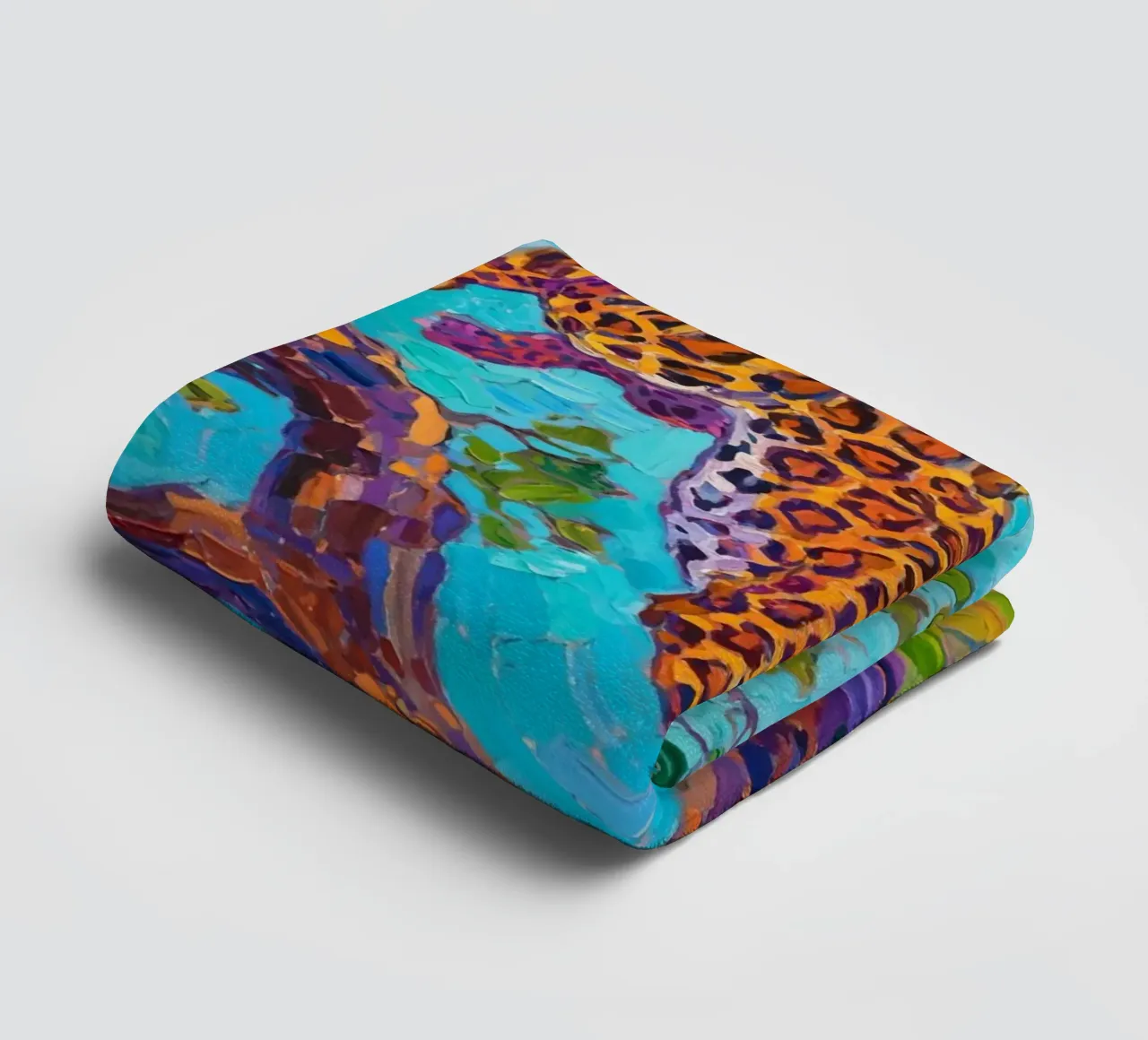 Leopard springt zwischen Baum Handtuch von Slash Shop