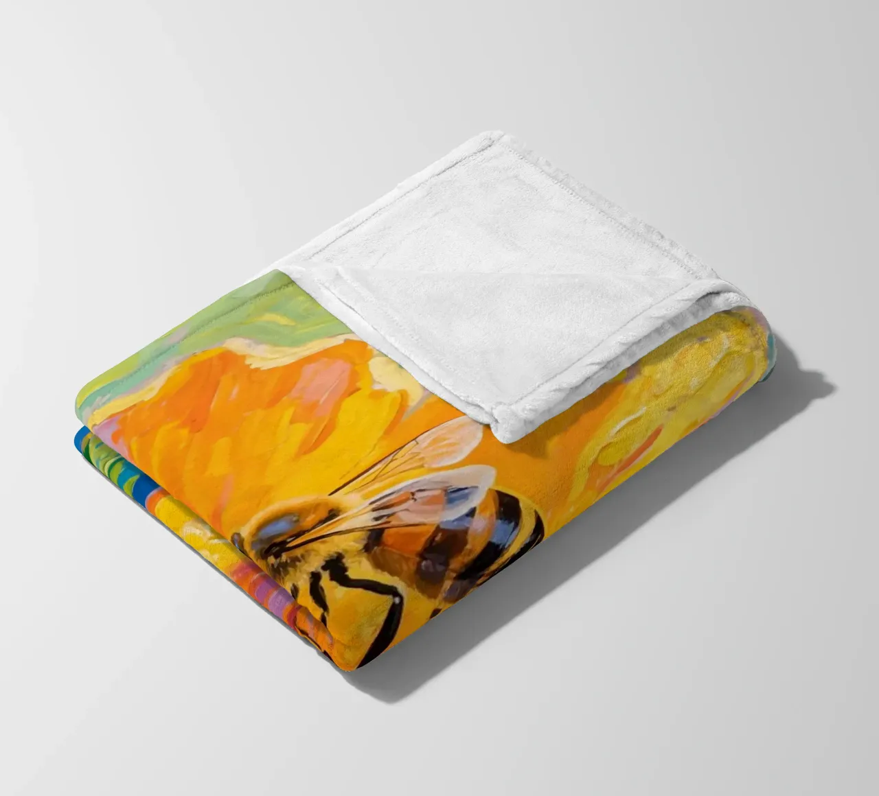 api appollaiate sui fiori coperta in pile da Slash Shop