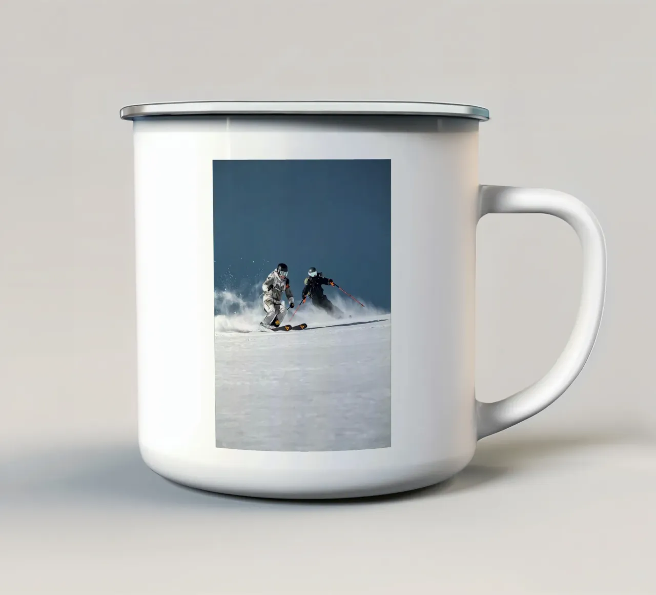 Having Fun With Ski Friends tazza in smalto da LucasWest