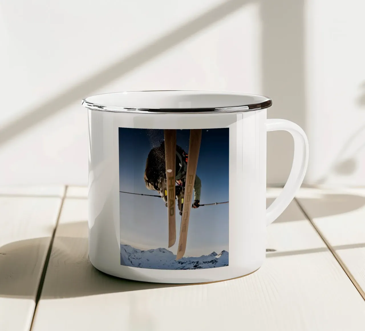 Jump Over Snow Mountain tazza in smalto da LucasWest