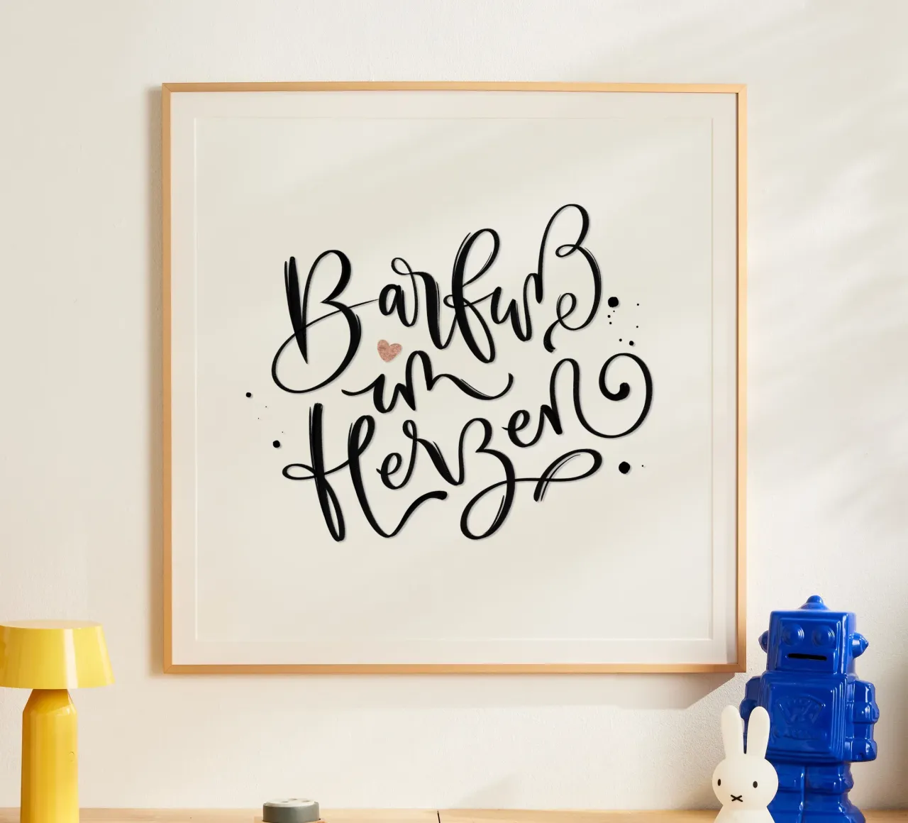 A piedi nudi nel cuore poster con telaio in plastica da CalliLetters