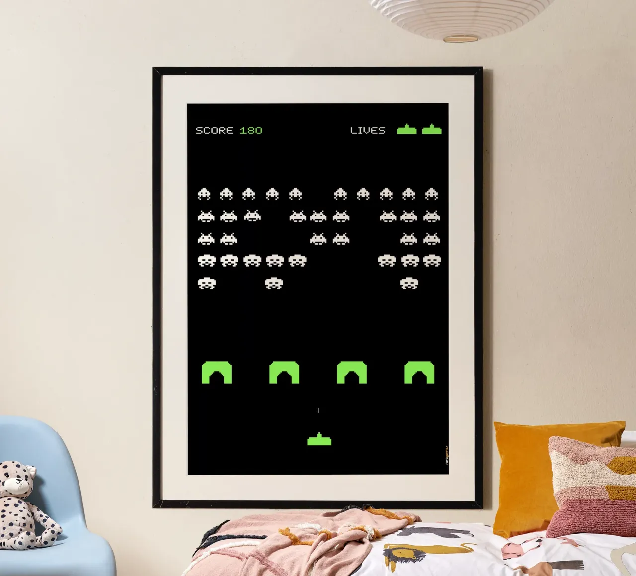 Invasori spaziali poster con telaio in legno da Rafa Gomes