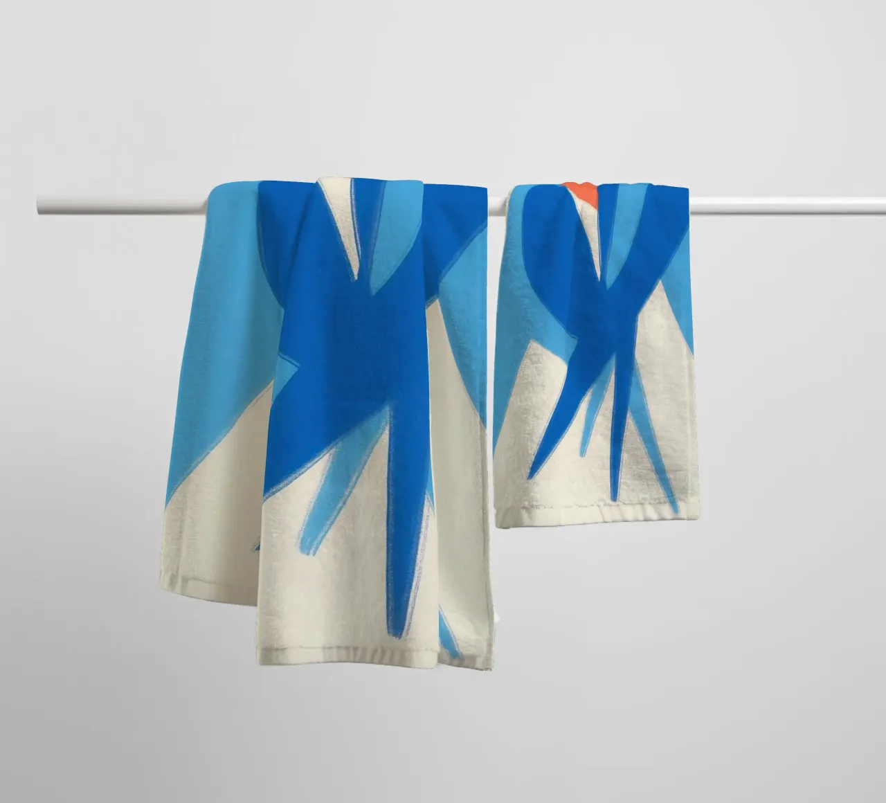 Twee zwaluwen | Paring en harmonie badhanddoek van Autofocus