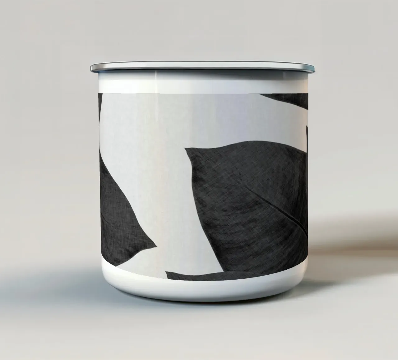 Foglia di banana in bianco e nero I tazza in smalto da Orara Studio