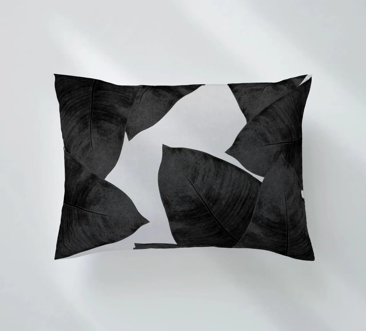 Foglia di banana in bianco e nero II cuscino da Orara Studio