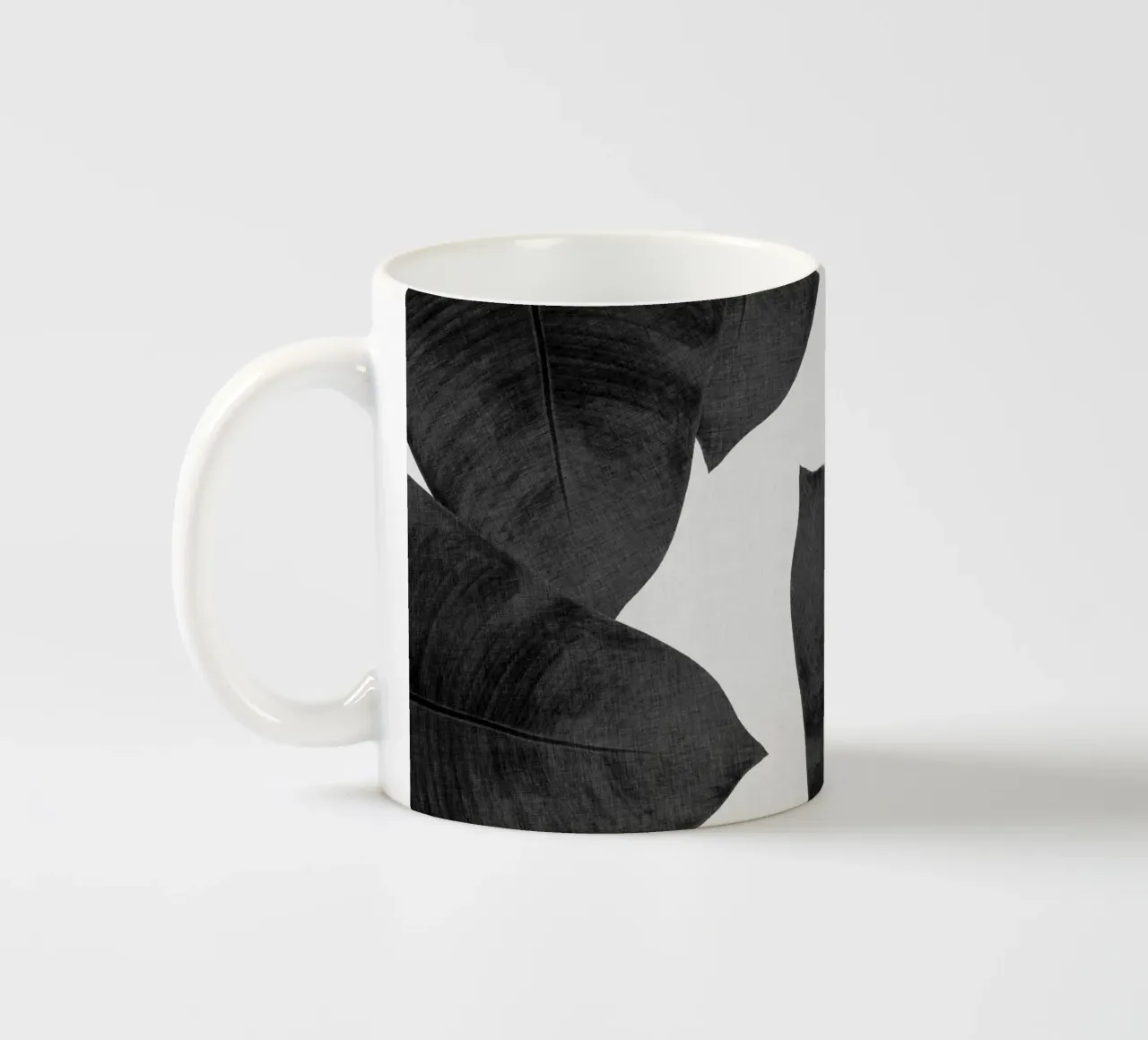 Foglia di banana in bianco e nero II tazza in ceramica da Orara Studio