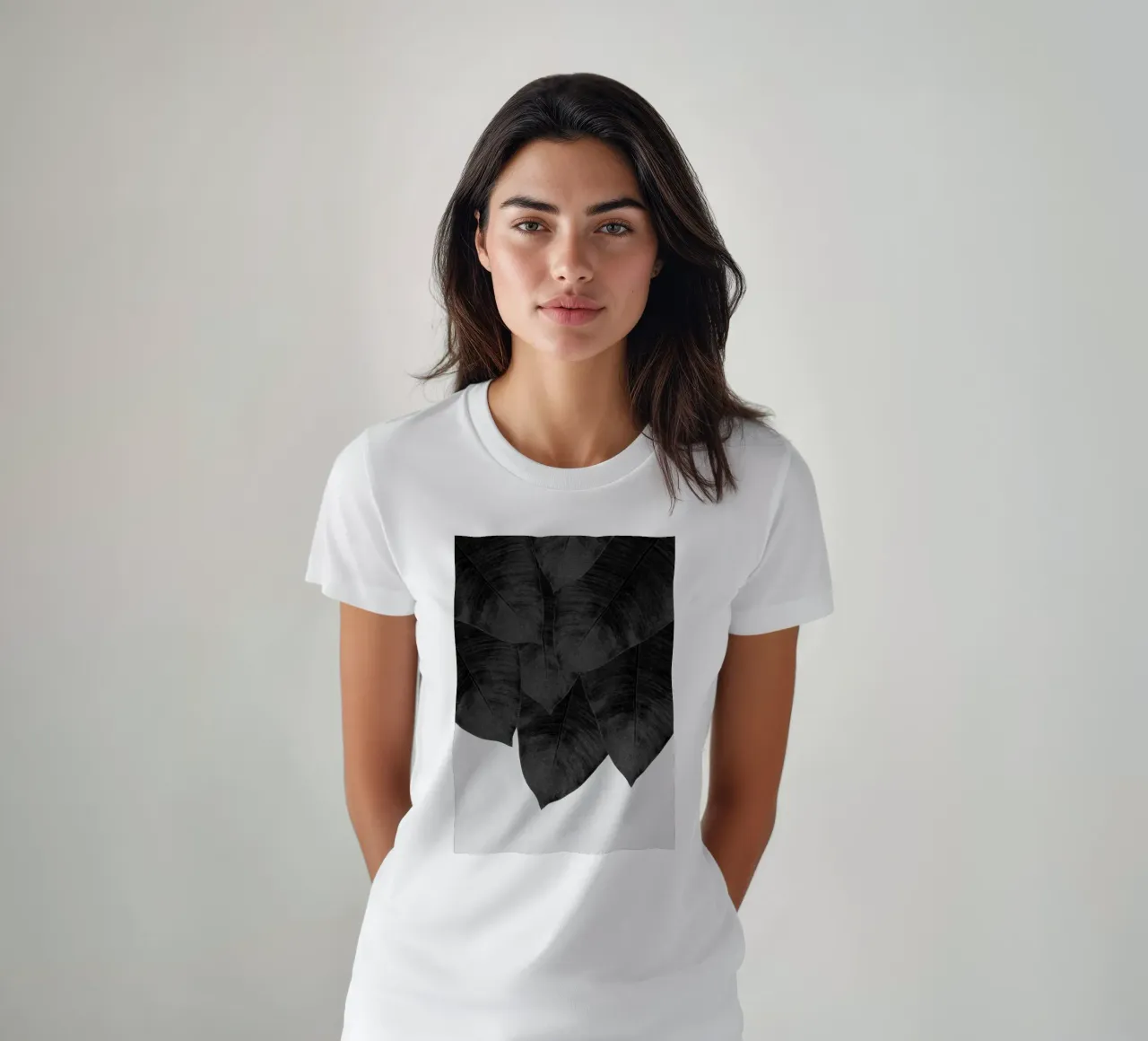 Foglia di banana in bianco e nero III t-shirt da Orara Studio