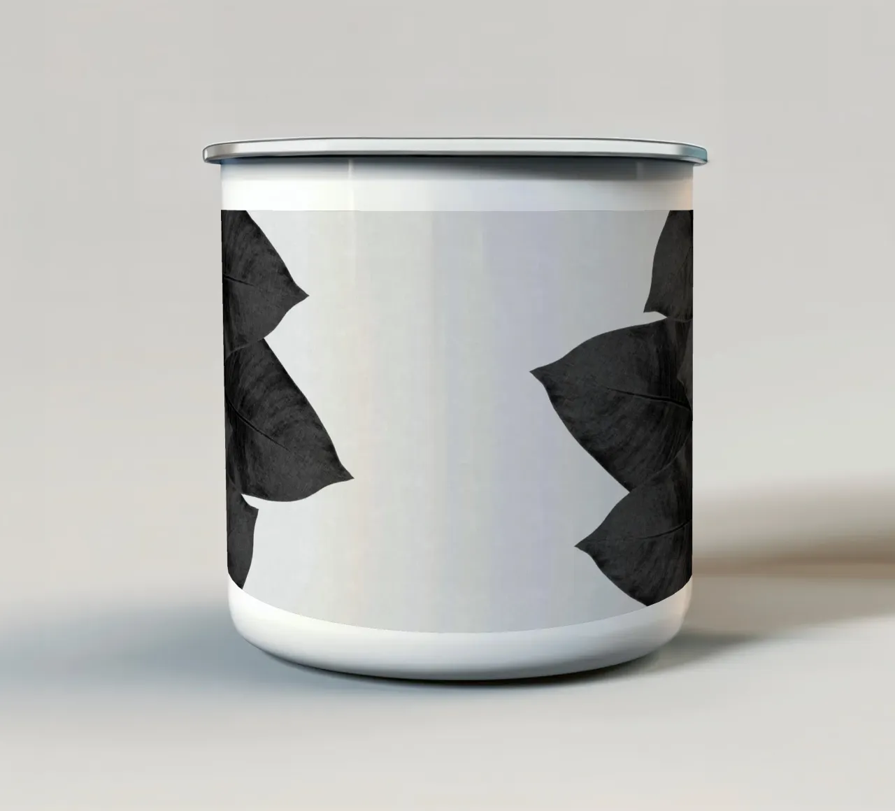 Foglia di banana in bianco e nero III tazza in smalto da Orara Studio