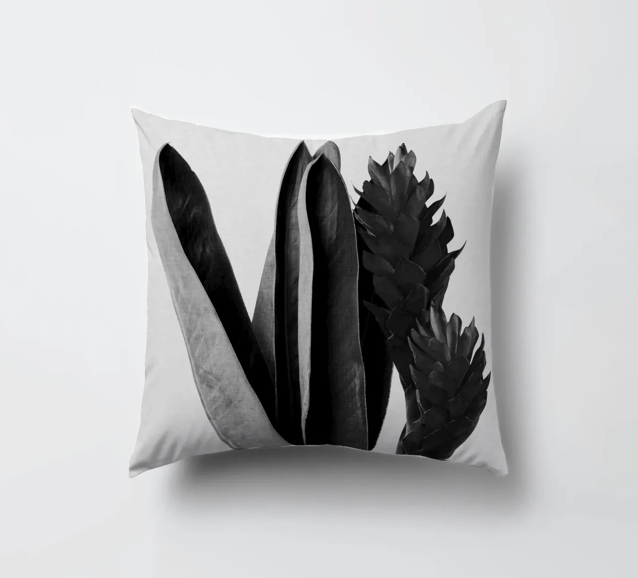Fiore in bianco e nero cuscino da Orara Studio