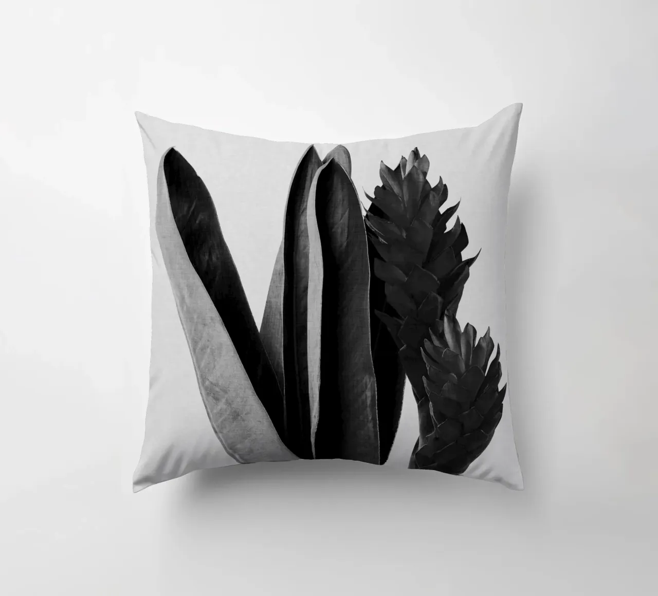 Fiore in bianco e nero cuscino da Orara Studio