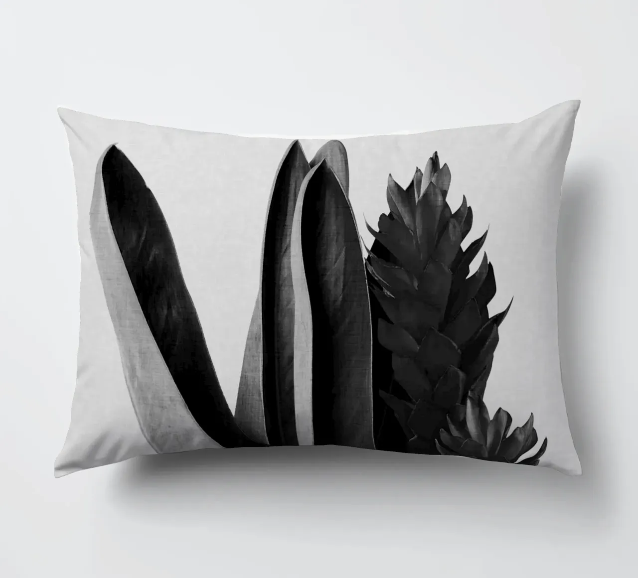 Fiore in bianco e nero cuscino da Orara Studio