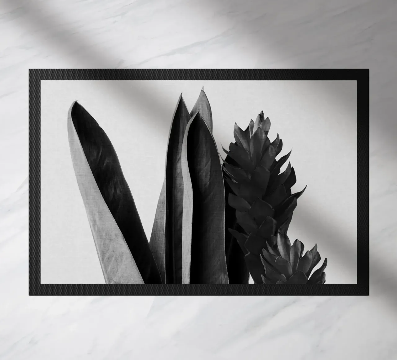 Fiore in bianco e nero zerbino da Orara Studio