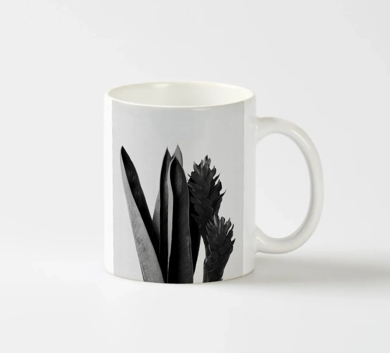 Fiore in bianco e nero tazza in ceramica da Orara Studio