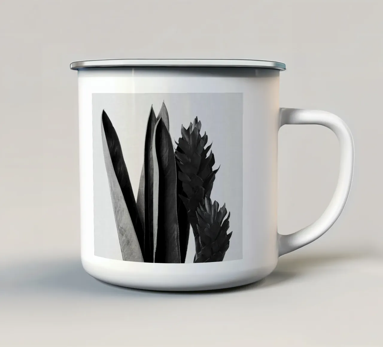 Fiore in bianco e nero tazza in smalto da Orara Studio