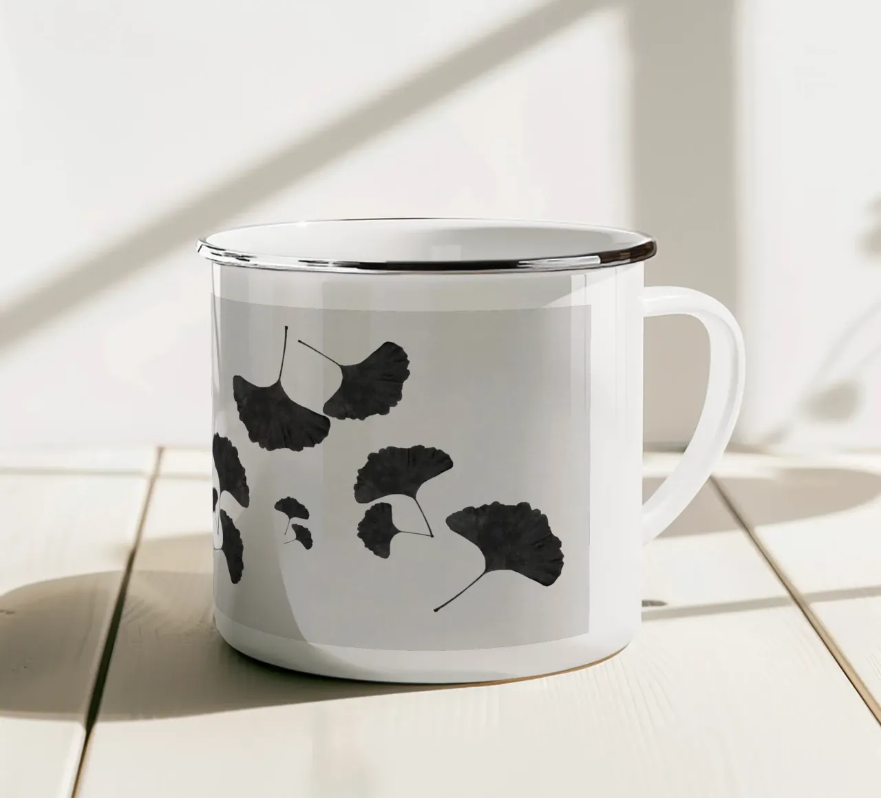 Foglie di ginkgo in bianco e nero I tazza in smalto da Orara Studio