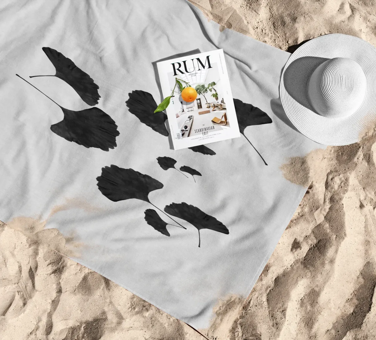 Foglie di ginkgo in bianco e nero I telo mare da Orara Studio