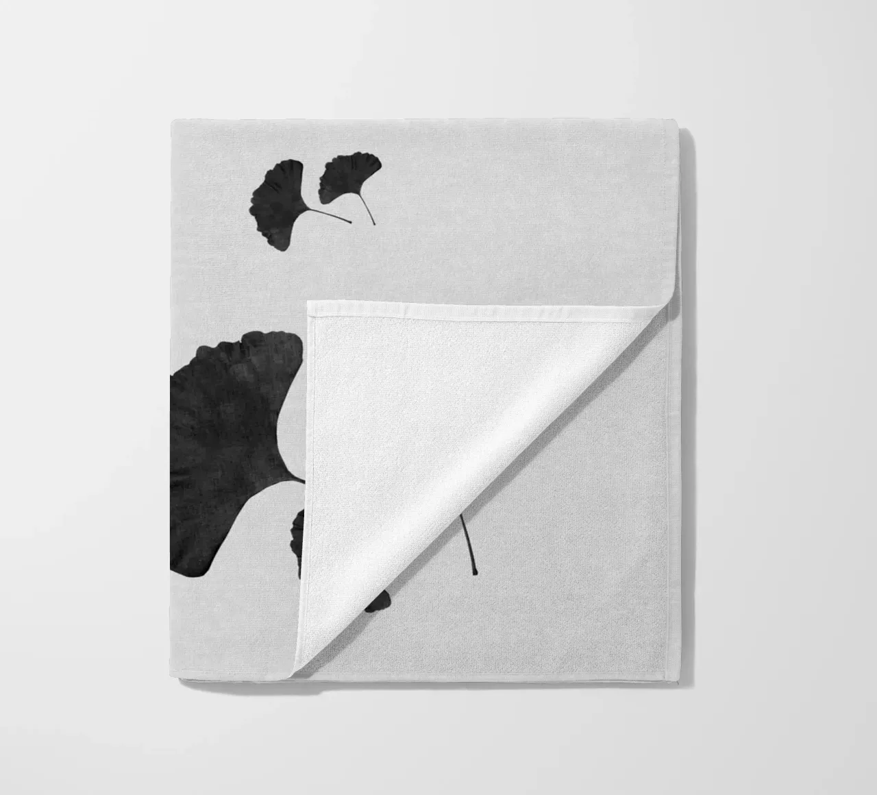 Foglie di ginkgo in bianco e nero I telo mare da Orara Studio