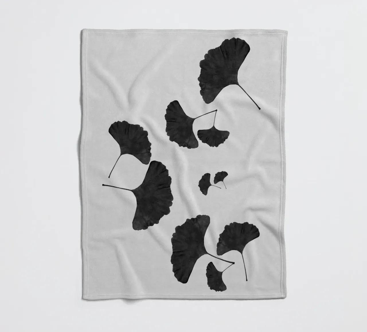 Foglie di ginkgo in bianco e nero I coperta in pile da Orara Studio