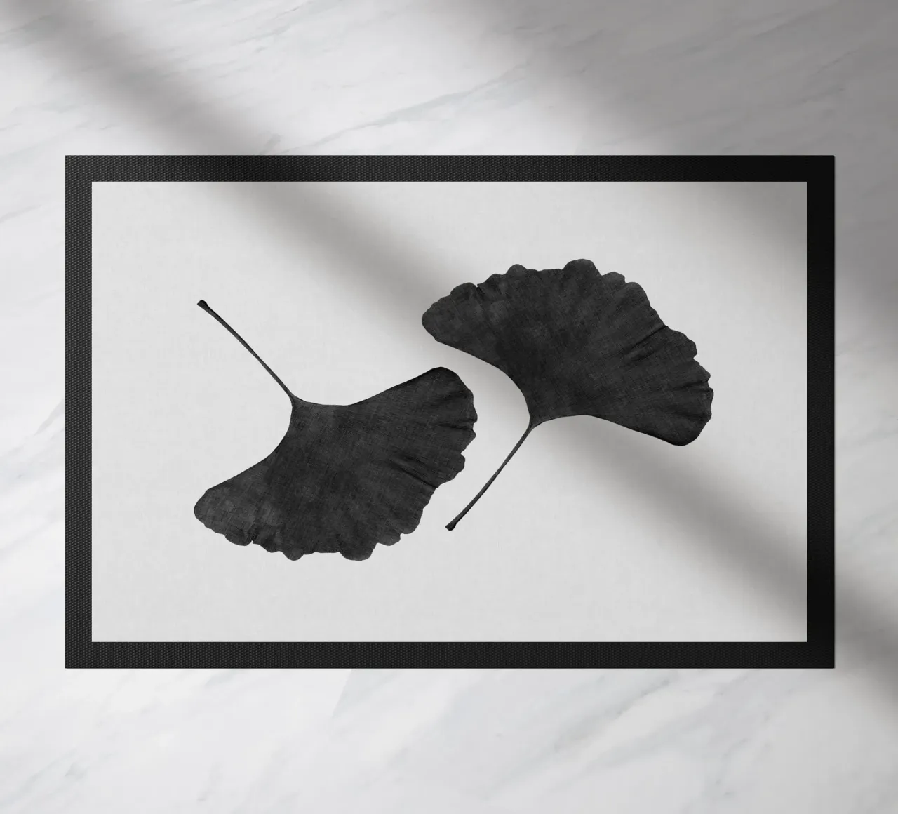 Foglia di ginkgo in bianco e nero II zerbino da Orara Studio