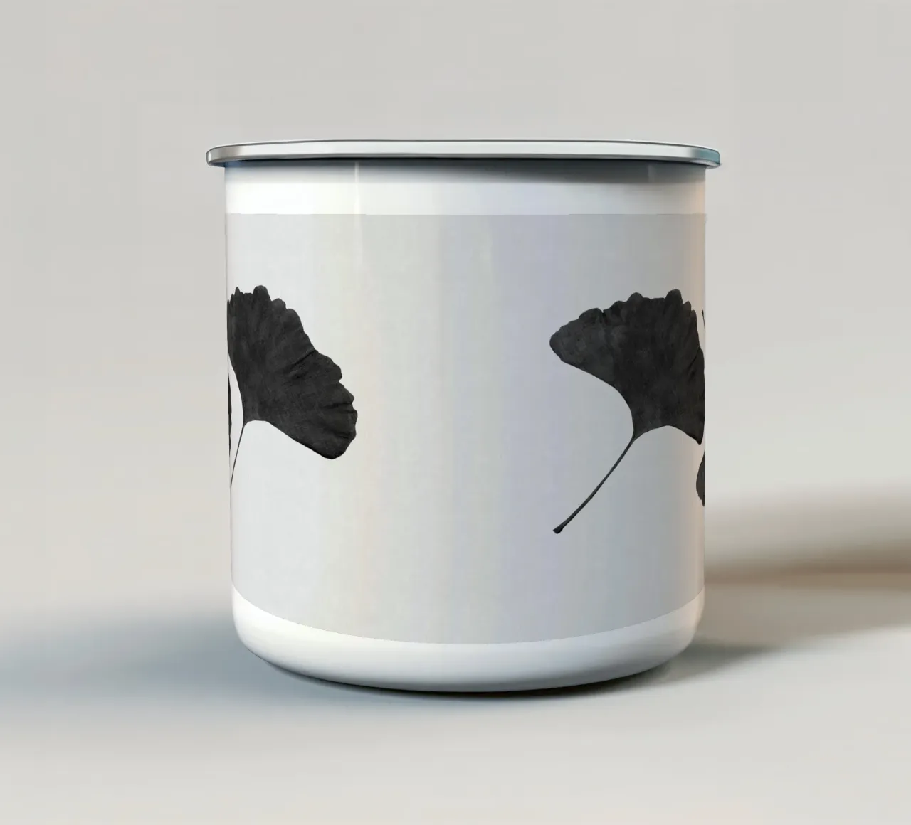 Foglia di ginkgo in bianco e nero II tazza in smalto da Orara Studio