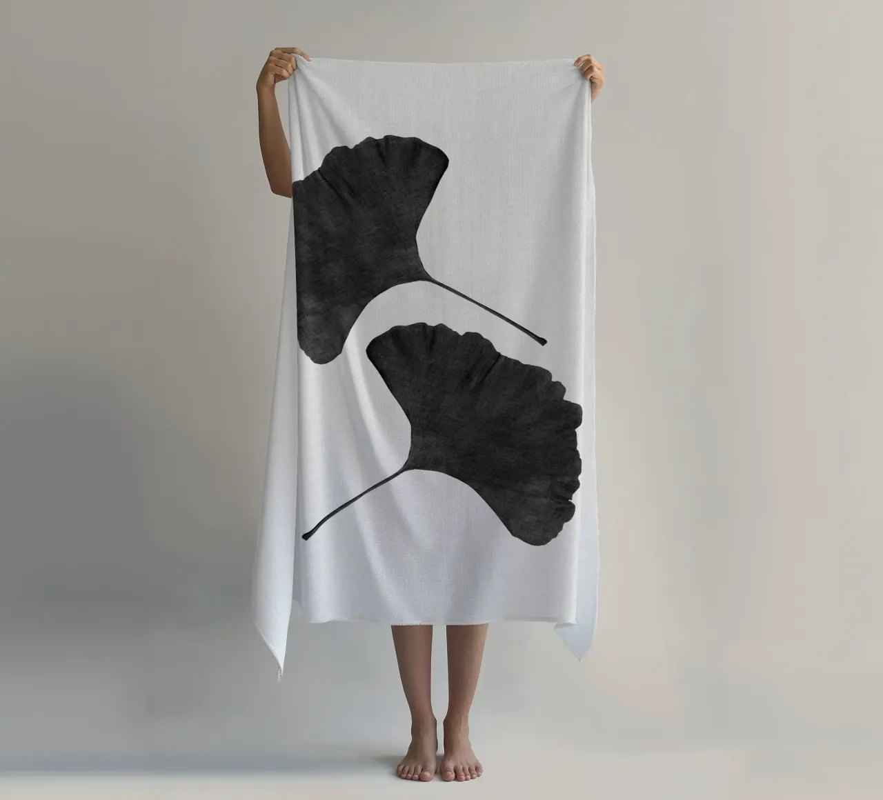 Foglia di ginkgo in bianco e nero II telo mare da Orara Studio