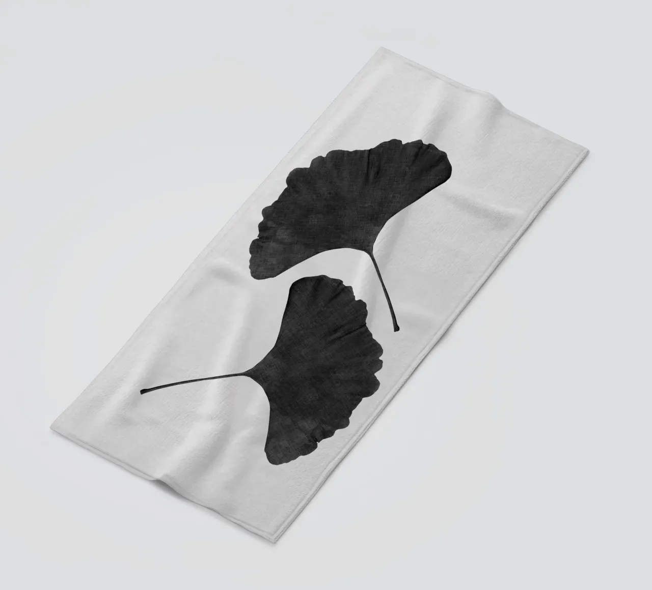 Foglia di ginkgo in bianco e nero II telo mare da Orara Studio