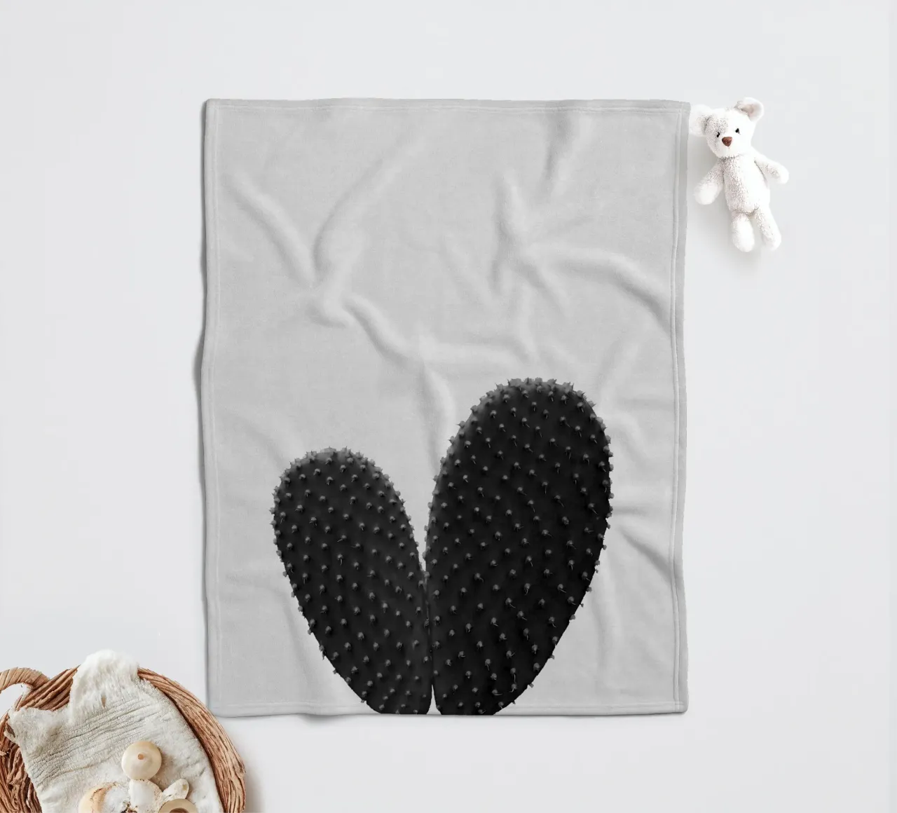 Cuore di cactus in bianco e nero coperta in pile da Orara Studio
