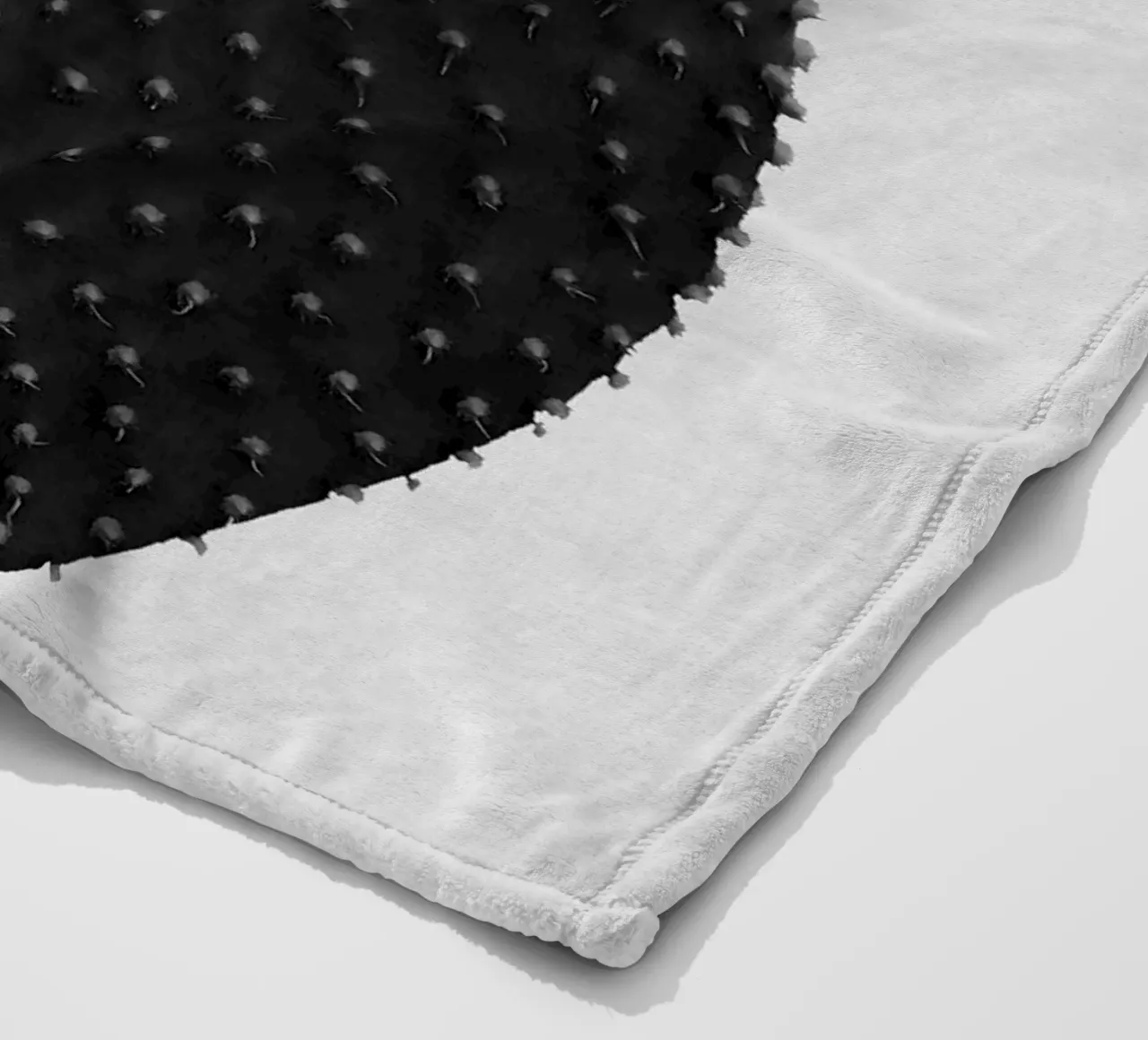 Cuore di cactus in bianco e nero coperta in pile da Orara Studio