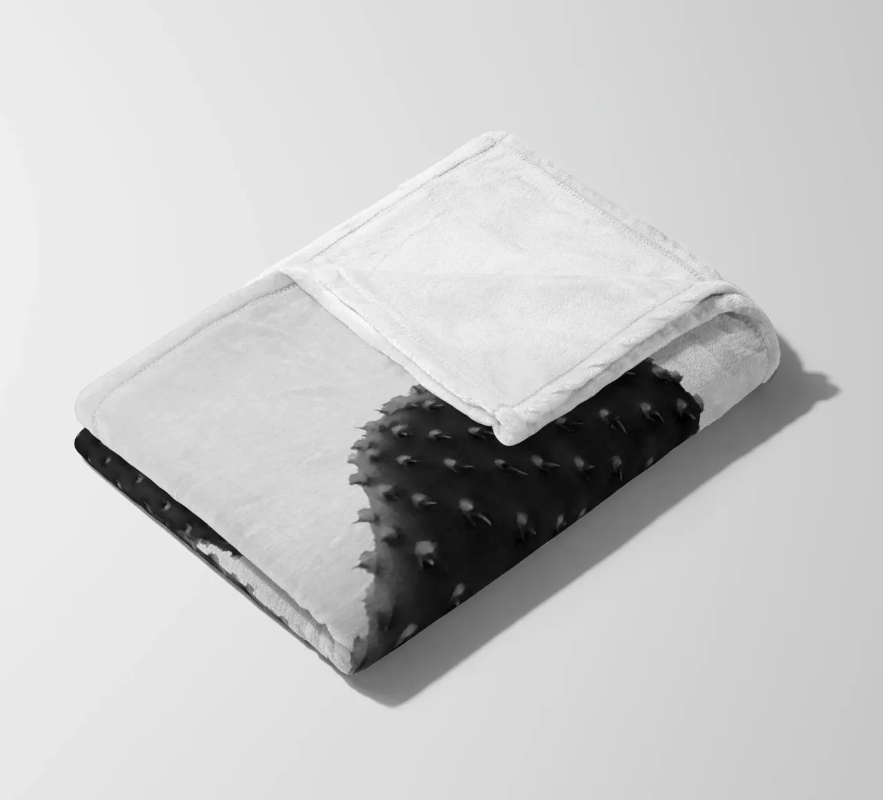Cuore di cactus in bianco e nero coperta in pile da Orara Studio