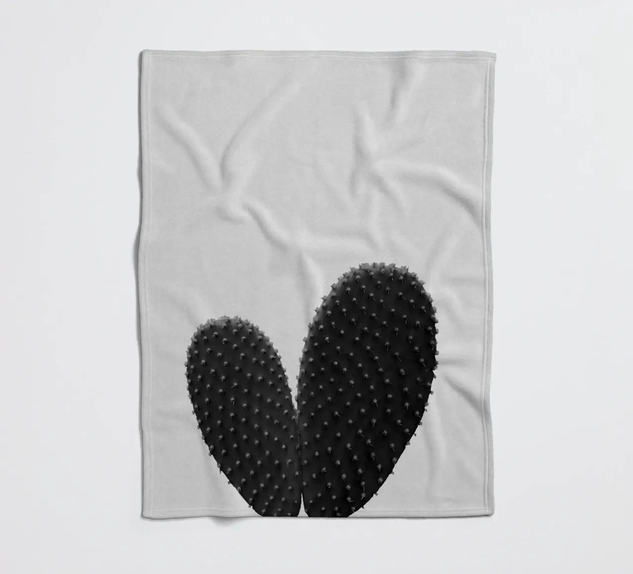 Cuore di cactus in bianco e nero coperta in pile da Orara Studio
