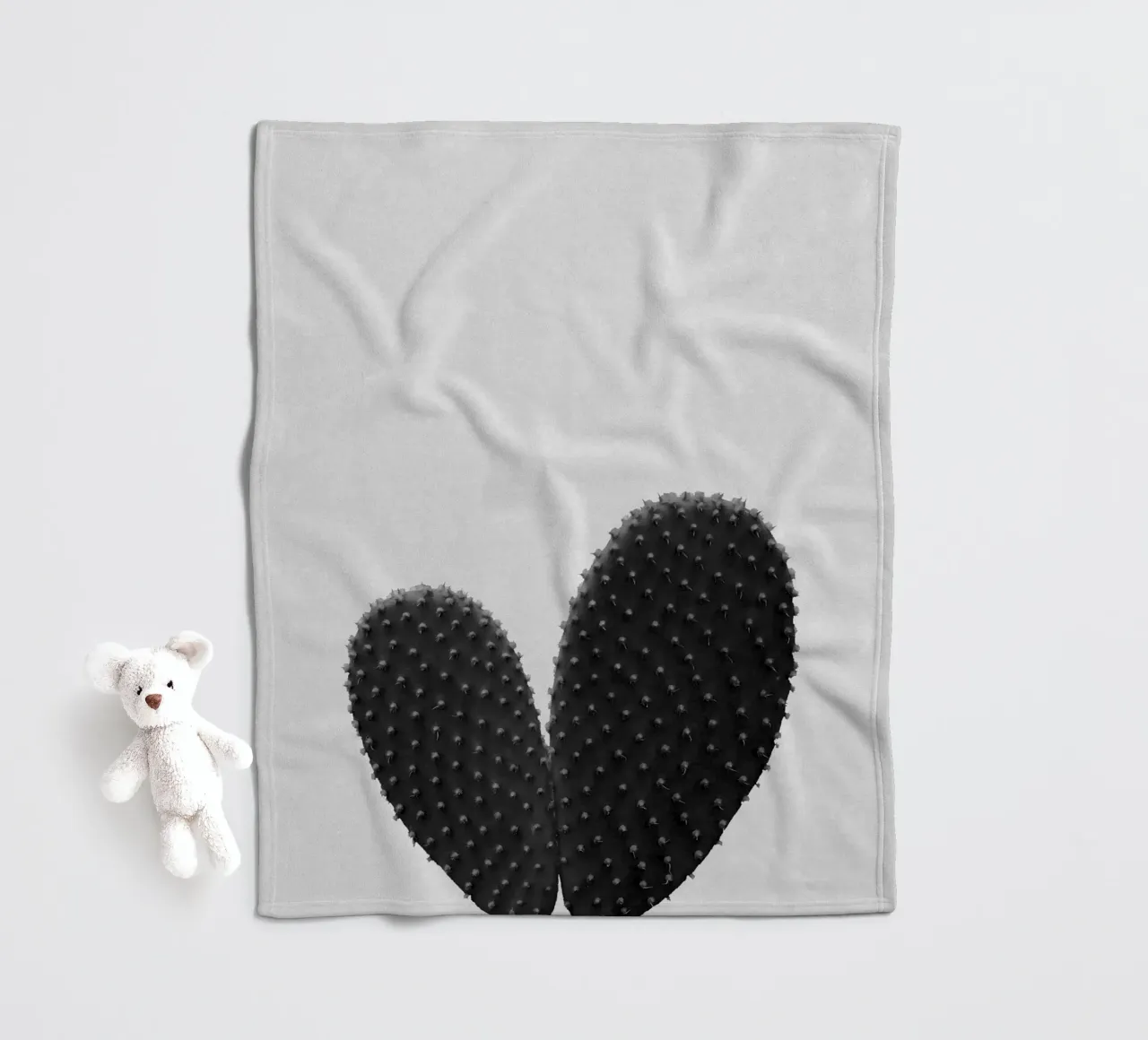 Cuore di cactus in bianco e nero coperta in pile da Orara Studio